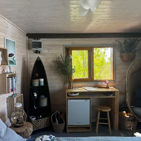 Деревянный коттедж The Marina Treehouse *