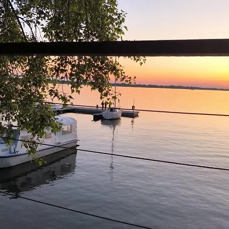 The Marina Treehouse Деревянный коттедж