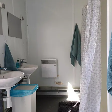 The Marina Treehouse Деревянный коттедж Hamuliakovo